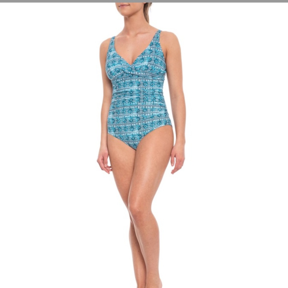 Nip Tuck swimsuit size 4 NWT